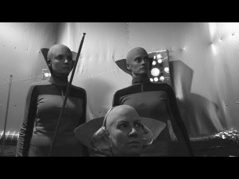 Codependent Lesbian Space Alien Seeks Same fragman