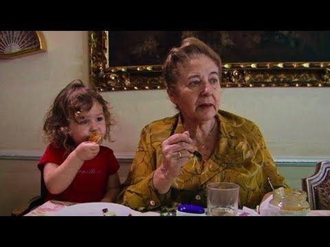 Lots of Kids, a Monkey and a Castle fragman