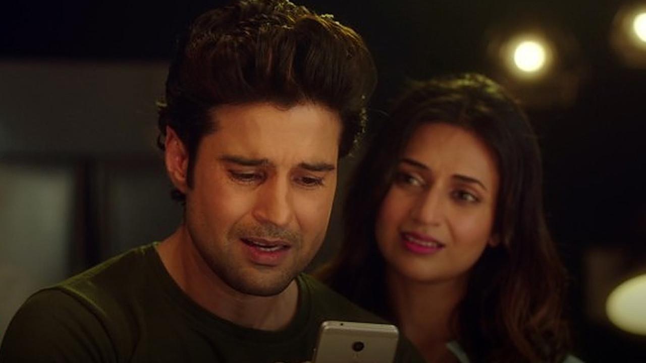 Coldd Lassi Aur Chicken Masala backdrop