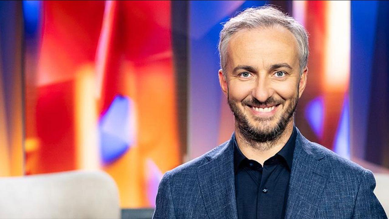 Lass dich überwachen! – Die PRISM IS A DANCER Show backdrop