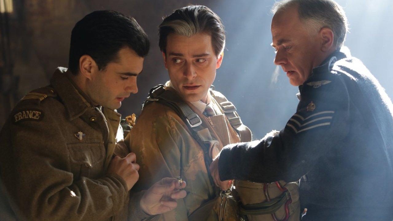 Pierre Brossolette ou les passagers de la lune backdrop