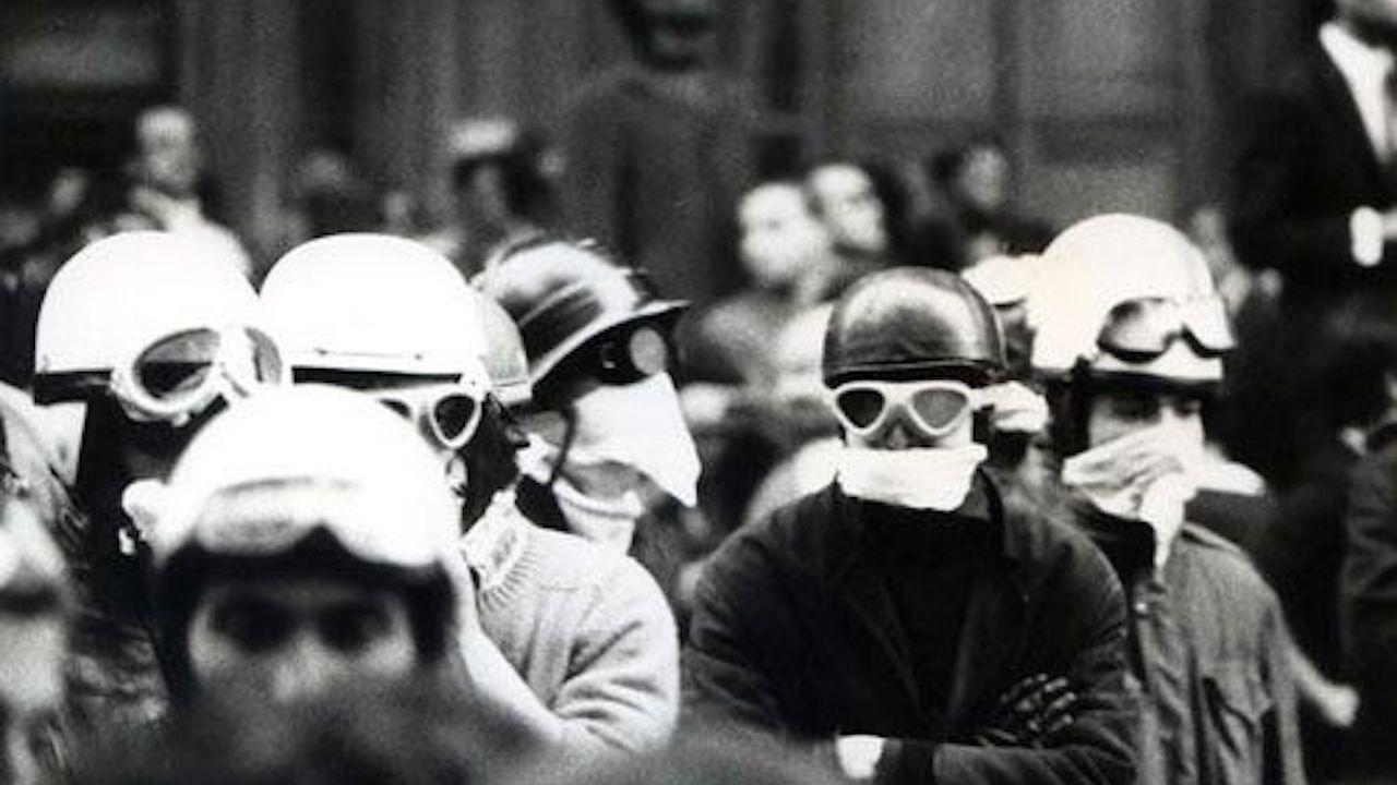 Passé sous silence backdrop