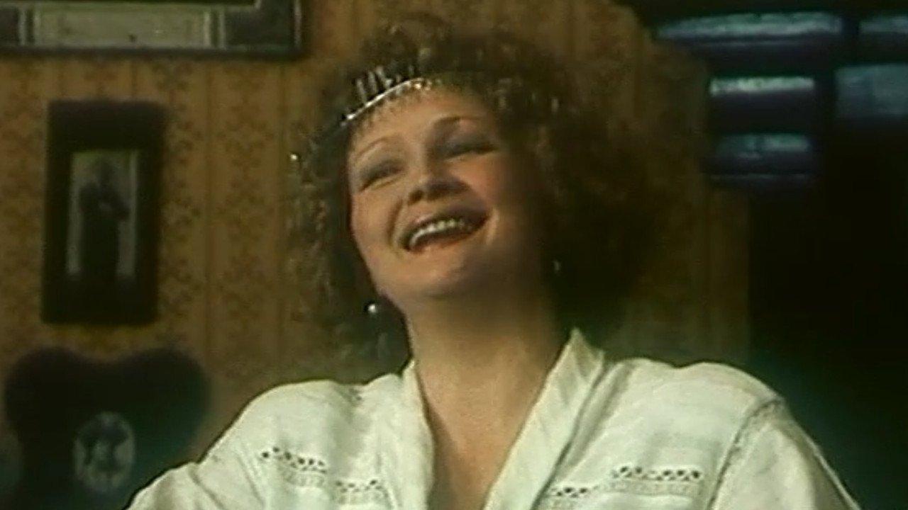 Aelita, Do Not Pester Men backdrop