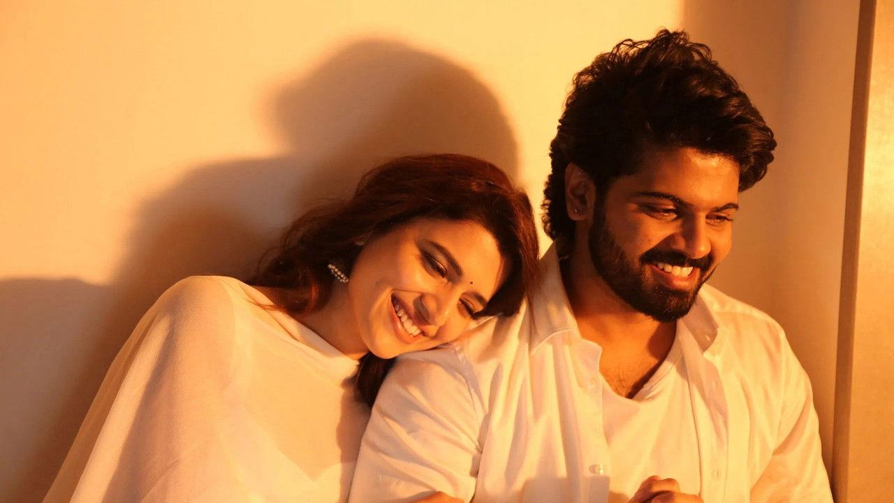 Thellavarithe Guruvaram backdrop