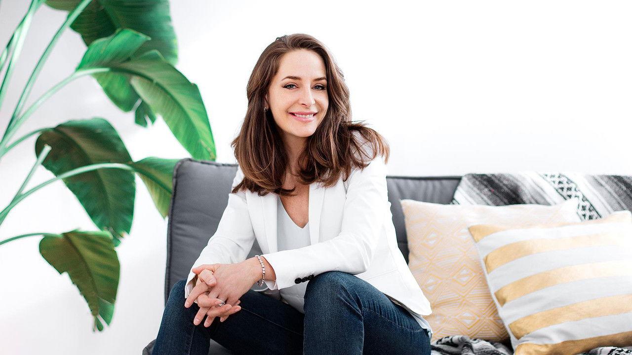 Remue-ménage backdrop