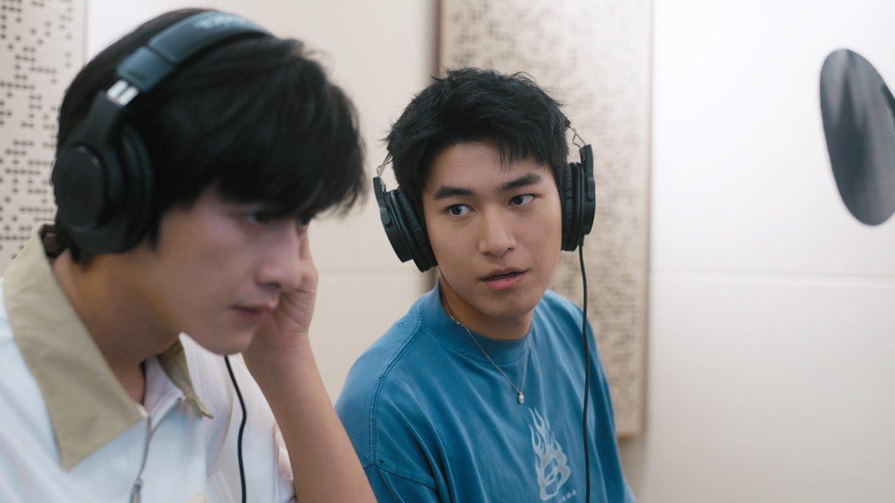 Please Keep Distance in the Recording Booth.