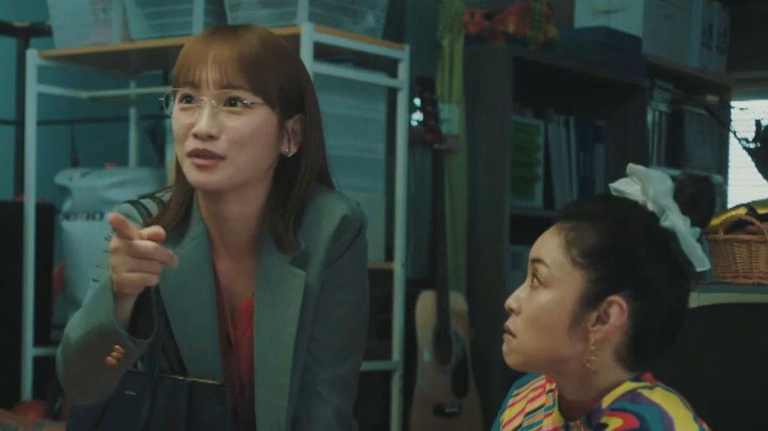 Huge controversy! Old ladies shouldn't wear primary colors!?