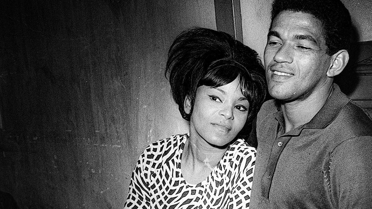 Elza & Mané: Amor em Linhas Tortas backdrop