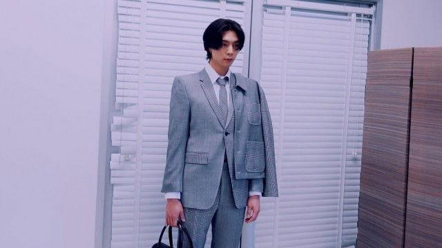 JOHNNY at NYFW, getting ready with Thom Browne🕶✨