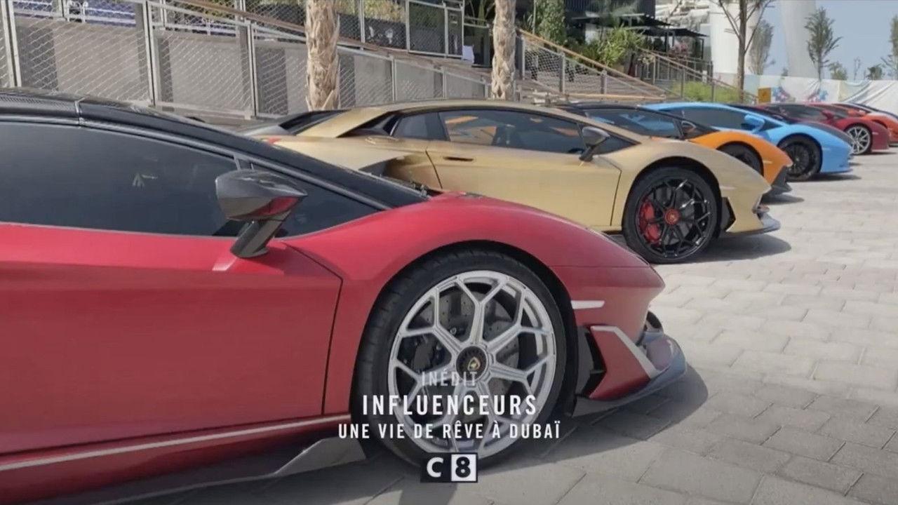 Influenceurs : une vie de rêve à Dubaï backdrop