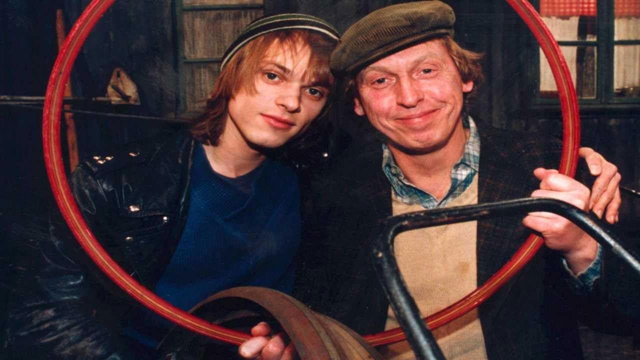 Herbert & Robert backdrop