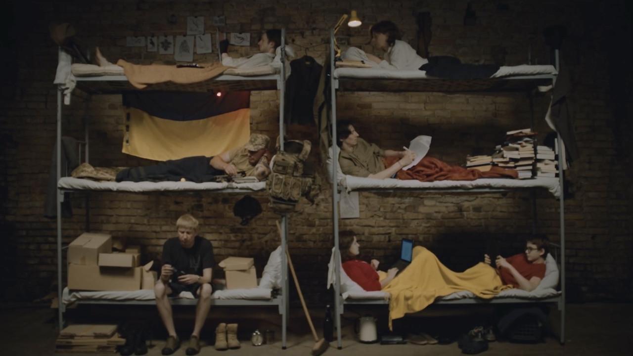 Birds & Beasts. The Universe of Hnizdovsky backdrop