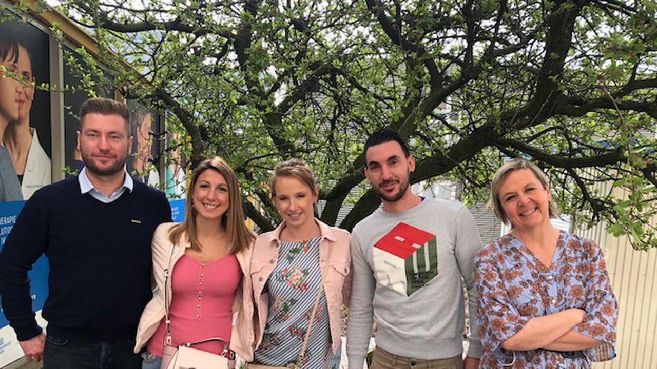 Draagmoeders backdrop