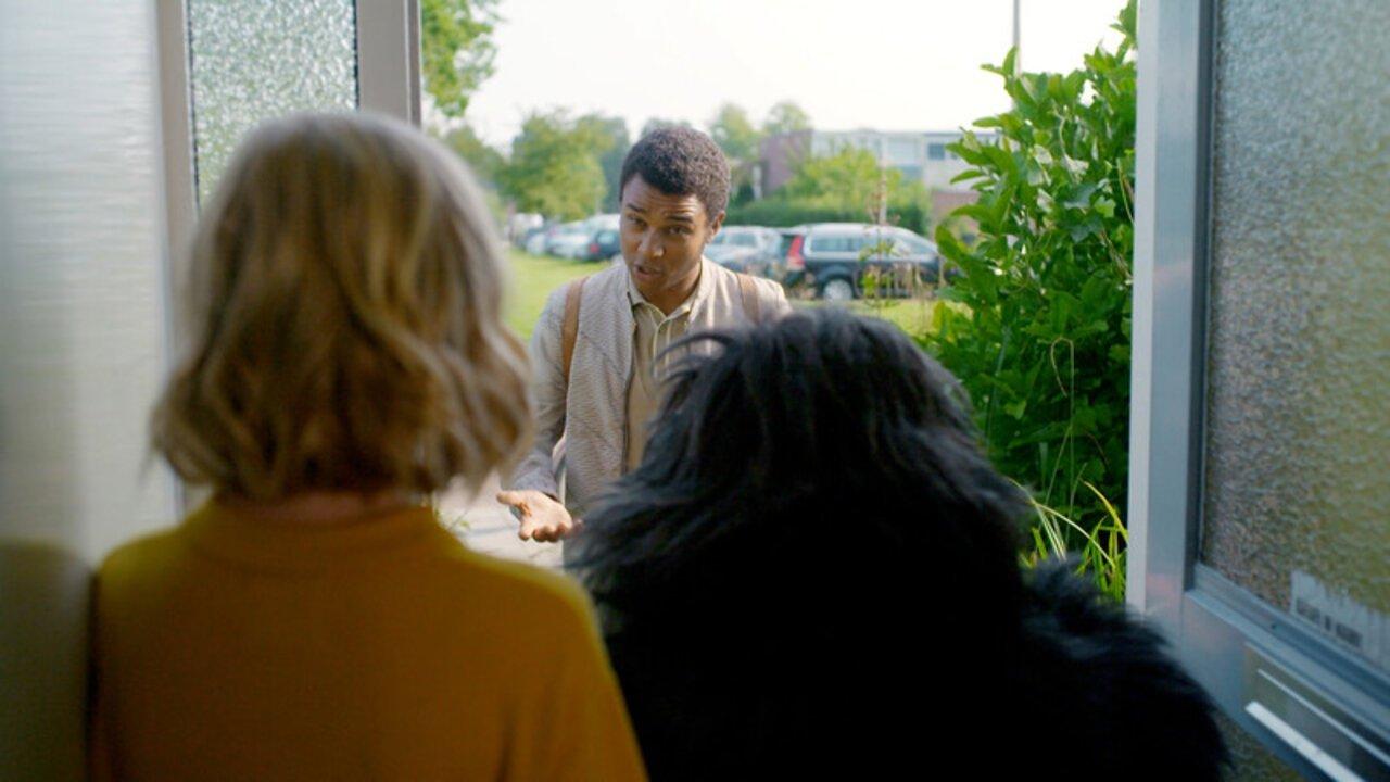 Lena & Benedict backdrop