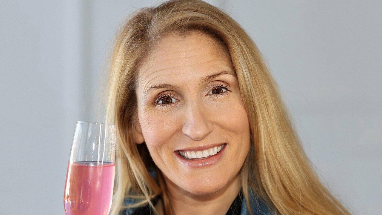 Mère ordinaire 2 backdrop