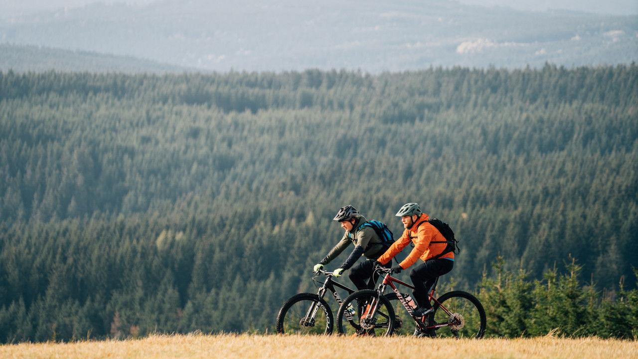 Po trailech přes hory backdrop