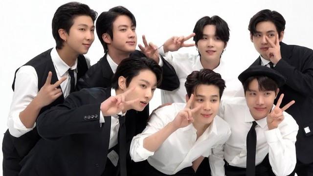 BTS (방탄소년단) 2022 FESTA Family Portrait Shoot