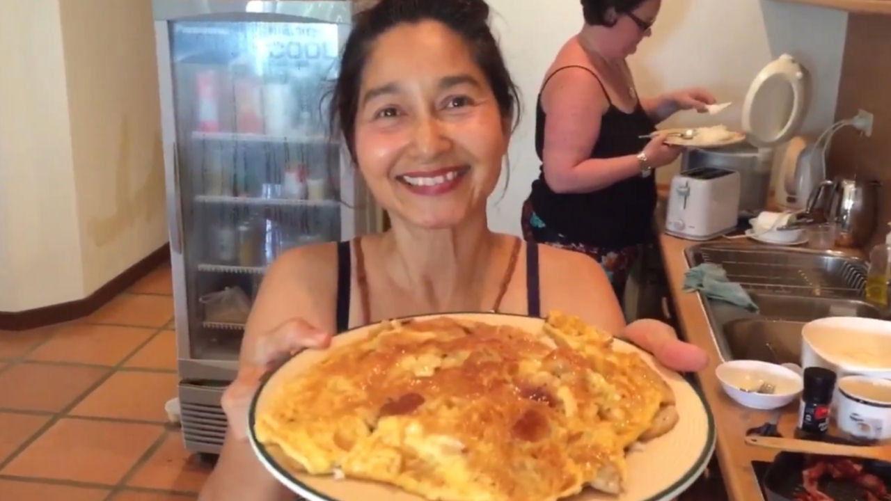 The Curry Cookbook episode 9 Mooyor Sausage Omlette with Rice