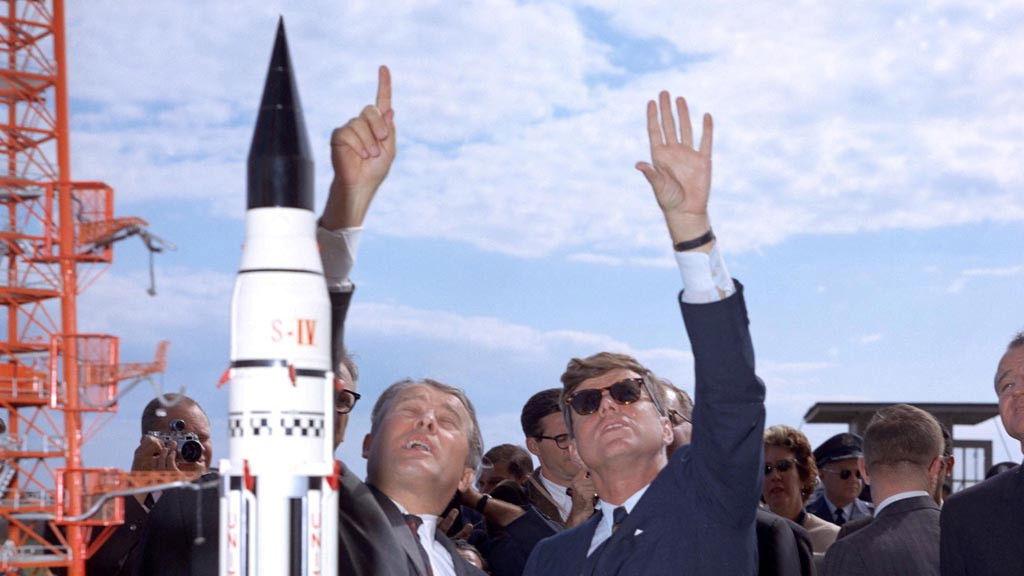 Arthur C. Clarke to Ray Bradbury