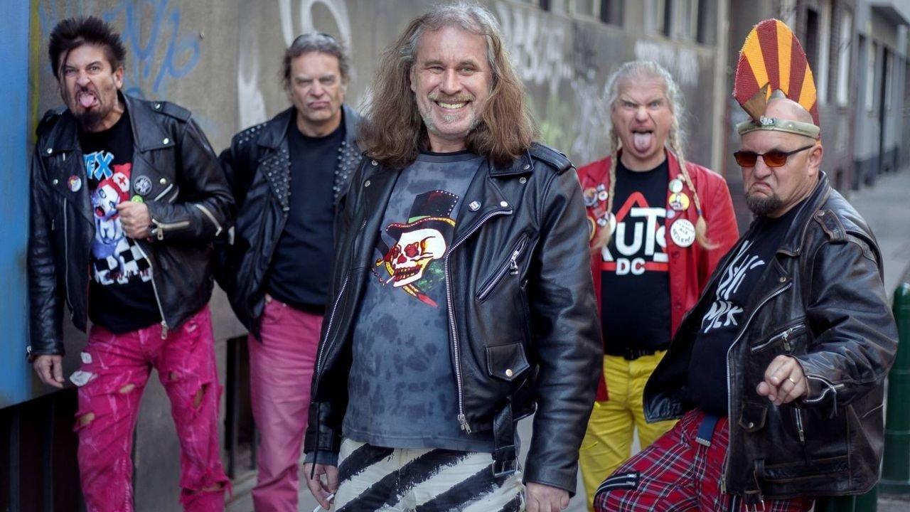 Visaci zamek 1982 - 2007 backdrop