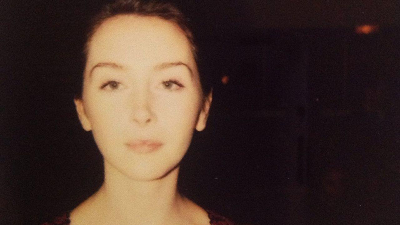 Mr In-Between backdrop