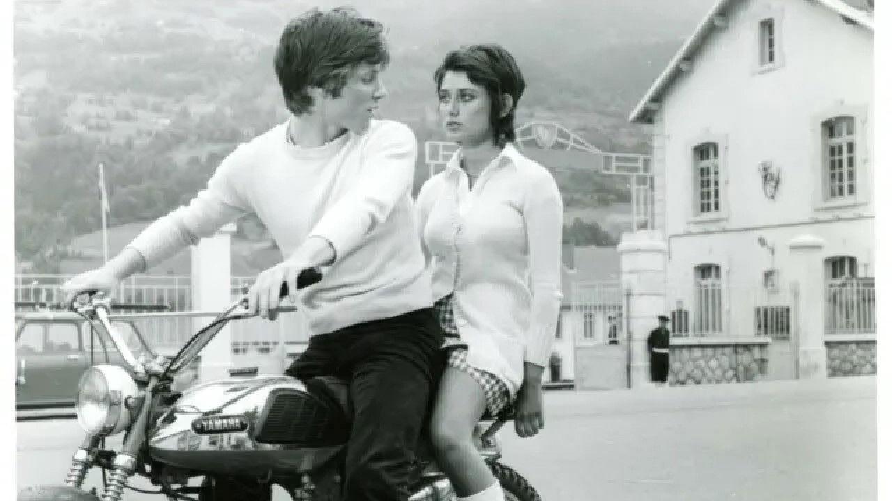 Les Sesterain ou le miroir 2000 backdrop