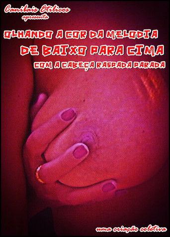 Olhando a Cor da Melodia de Baixo para Cima com a Cabeça Raspada Parada film afişi