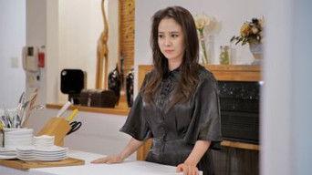 Come Over to 'Spooky' Jihyo’s House