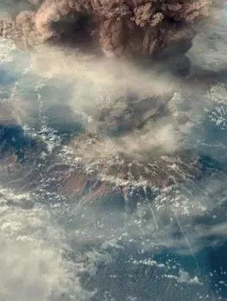 Le mystérieux volcan du Moyen Âge film afişi