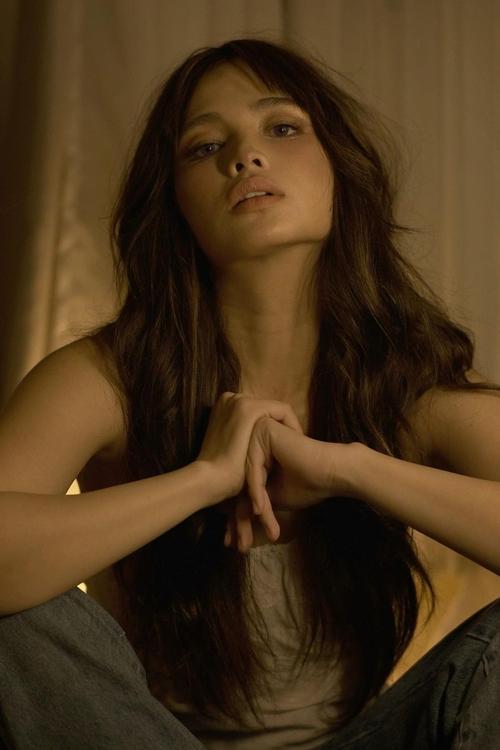 Rhen Escaño fotoğrafı