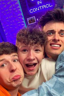 Bro's in Control dizi afişi