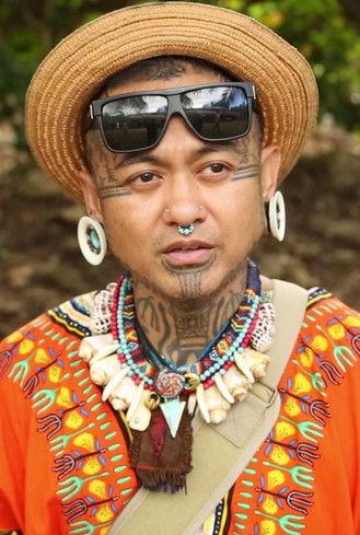 Elle Festin fotoğrafı