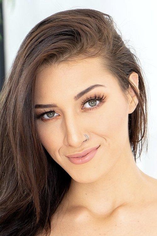 Bella Rolland fotoğrafı