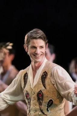 Karl Paquette fotoğrafı