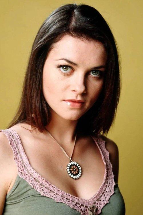 Holly Davidson fotoğrafı