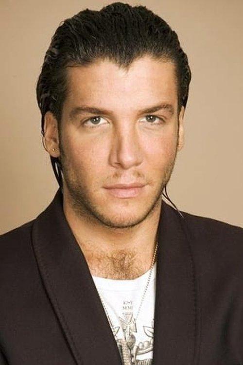 Mike Adriano fotoğrafı