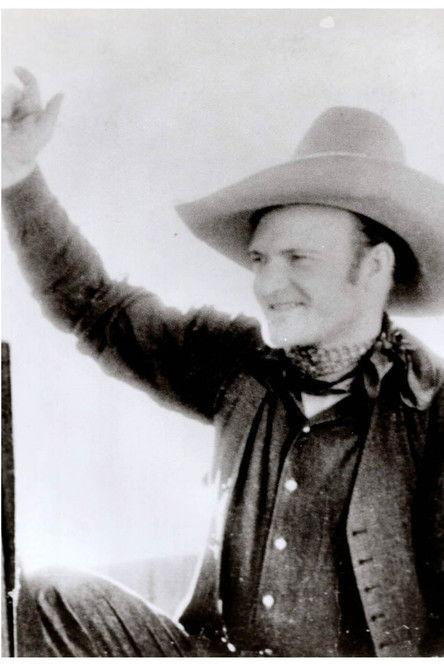 Victor Adamson fotoğrafı