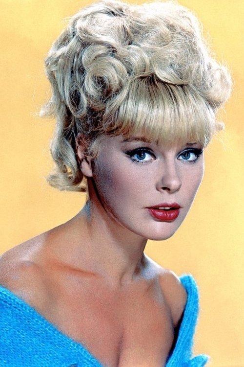 Elke Sommer fotoğrafı