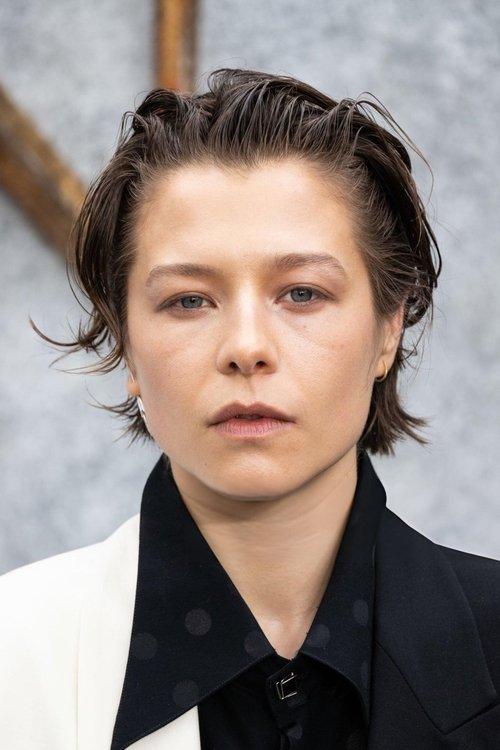 Emma D'Arcy fotoğrafı