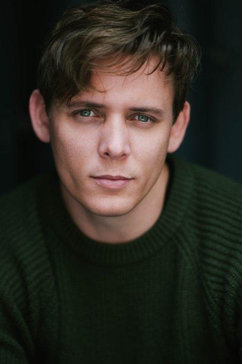 James Hoare fotoğrafı