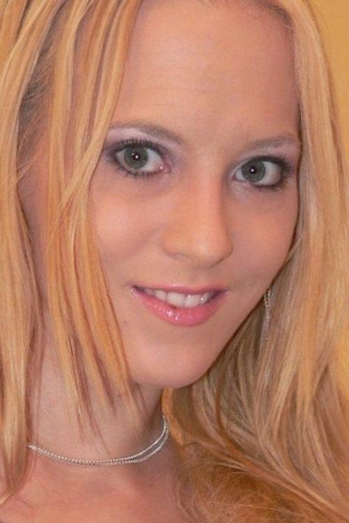 Becca Bratt fotoğrafı