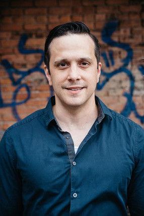 Adam Holley fotoğrafı