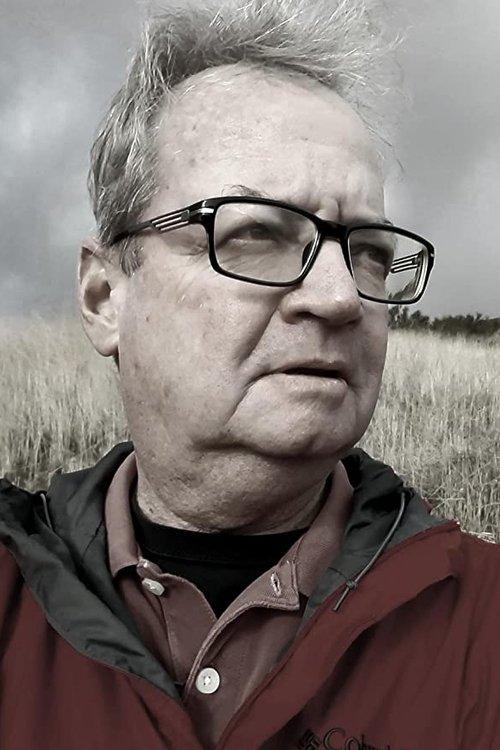 Kelly Connell fotoğrafı