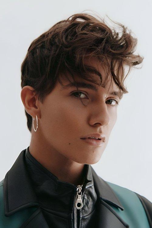 Noah Urrea fotoğrafı