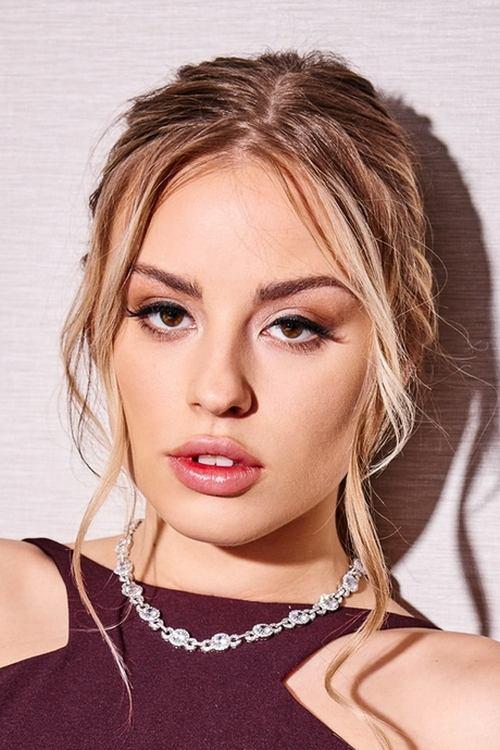 Anna Claire Clouds fotoğrafı