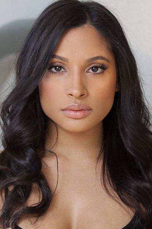 Cynthia Rodriguez fotoğrafı