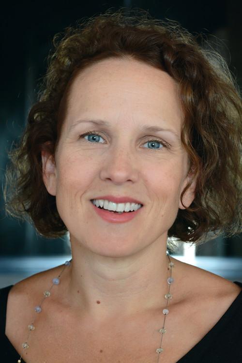 Jennifer Dundas fotoğrafı