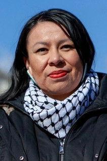 Krystal Two Bulls fotoğrafı