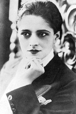 Mercedes Simone fotoğrafı