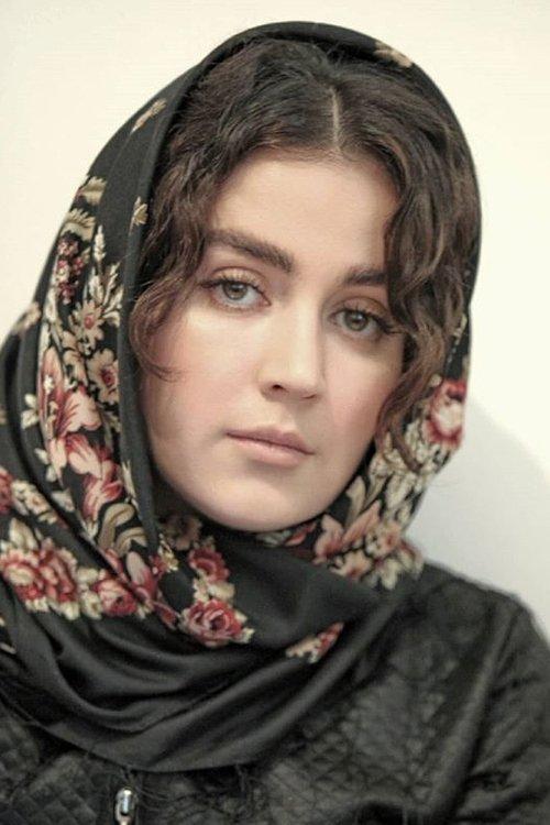 Afsaneh Pakroo fotoğrafı